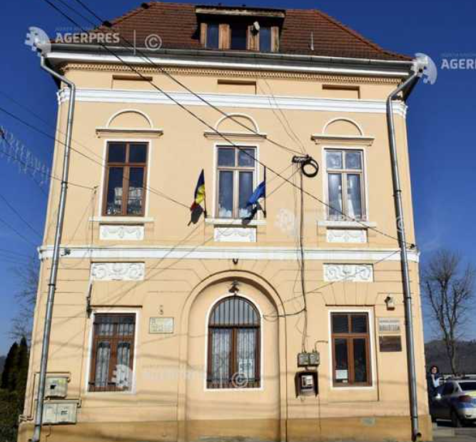 BIBLIOTECA AZI/Mureș: Biblioteca de la Albești, bastionul care a supraviețuit nu doar timpului, ci și deciziilor administrative dureroase
