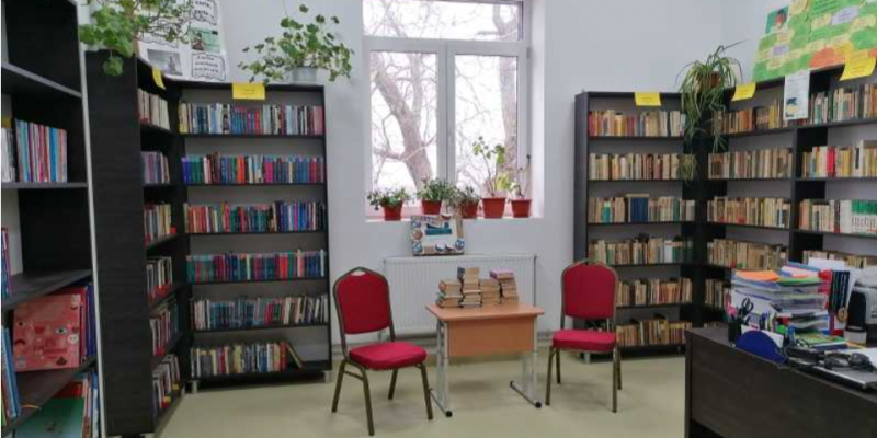 BIBLIOTECA AZI/Olt: Biblioteca din Osica de Jos, mistuită de un incendiu, reconstruită cu donații din toată țara
